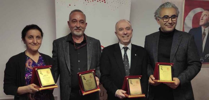 EMEKTAR HEKİMLER TIP BAYRAMINDA ONURLANDIRILDI