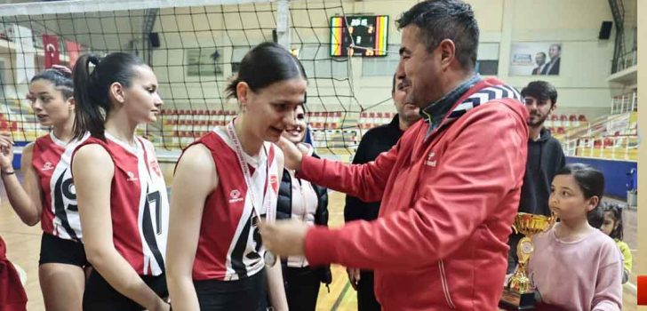 FİLEDE GENÇ KIZLAR ŞAMPİYONLARI BELLİ OLDU