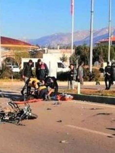 OTOMOBİL İLE MOTOSİKLET ÇARPIŞTI: 1 ÖLÜ