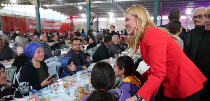 BİNLERCE MERKEZEFENDİLİ İFTAR SOFRASINI PAYLAŞTI