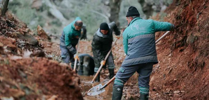 MERKEZEFENDİ’DE TARIMSAL SULAMA KANALLARI TEMİZLENİYOR