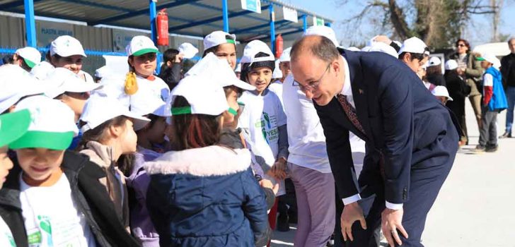 BAŞKAN ÖRKİ ÇOCUKLARA GERİ DÖNÜŞÜMÜ ANLATTI