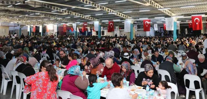 DENİZLİ, MAHALLE İFTARLARINDA KENETLENİYOR