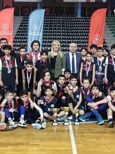 KÜÇÜK ERKEKLERDE ŞAMPİYON PEV