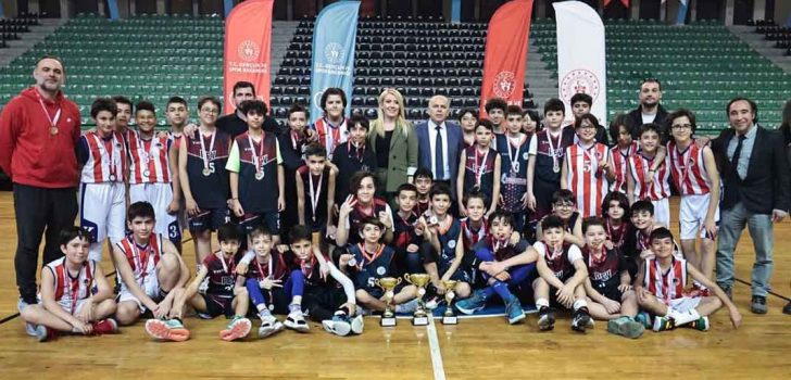 KÜÇÜK ERKEKLERDE ŞAMPİYON PEV