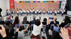 MİNİKLERDEN ERKEN 23 NİSAN KUTLAMASI