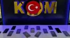 KAÇAK CEP TELEFONU VE ELEKTRONİK SİGARA YAKALANDI