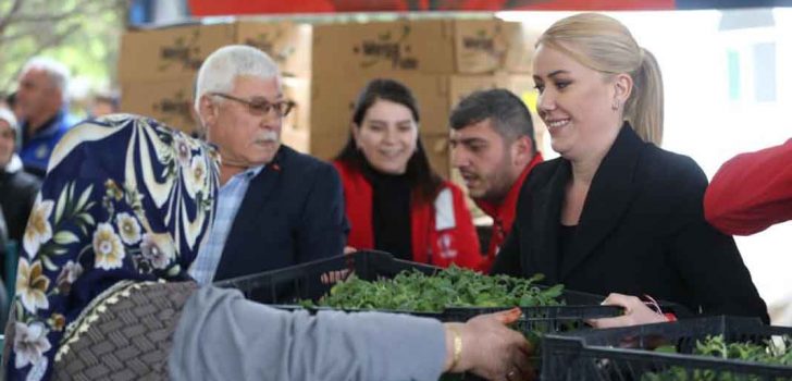MERKEZEFENDİ BELEDİYESİ’NDEN ÜRETİCİLERE FİDE DESTEĞİ