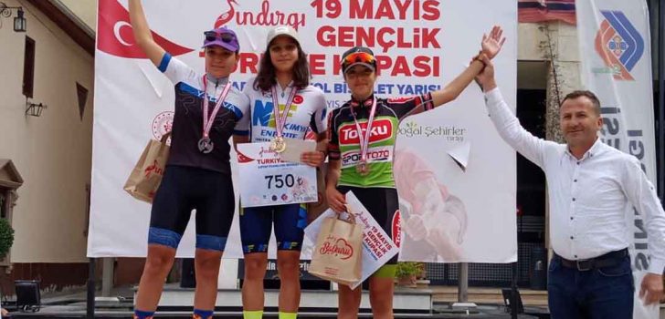 DENİZLİLİ BİSİKLETÇİLER FIRTINA GİBİ ESTİ