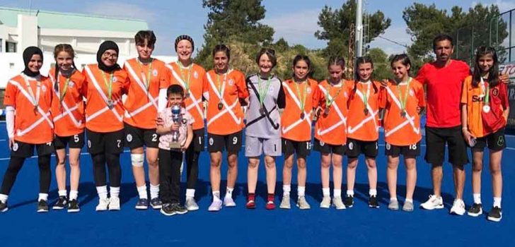 ACIPAYAM, HOKEY KADINLAR SÜPER LİG’İNE YÜKSELDİ