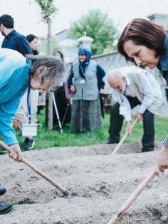 ALZHEİMER YAŞAM MERKEZİ’NDE FİDELER TOPRAKLA BULUŞTU