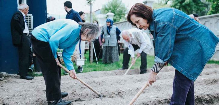 ALZHEİMER YAŞAM MERKEZİ’NDE FİDELER TOPRAKLA BULUŞTU