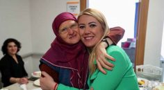 ALZHEİMER YAŞAM MERKEZİ’NDE ANNELER GÜNÜ KUTLANDI