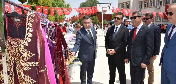 MESLEK LİSELİ ÖĞRENCİLERİN ÜRETTİKLERİ ÜRÜNLER SERGİLENDİ