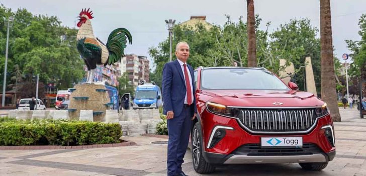 BAŞKAN ZOLAN MAKAM ARACI TOGG İLE ŞEHİR TURU ATTI