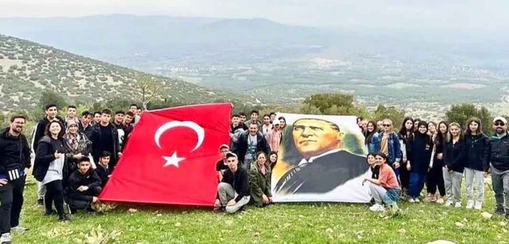 ÇÖKELEZ DAĞI ZİRVE YÜRÜYÜŞÜ YAPTILAR