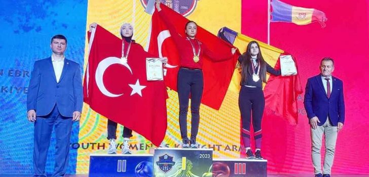 DENİZLİLİ BİLEK GÜREŞÇİLER MADALYALARLA DÖNDÜ