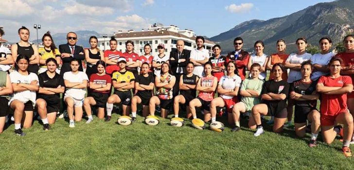 RAGBİ KADIN MİLLİ TAKIMINA MORAL ZİYARETİ