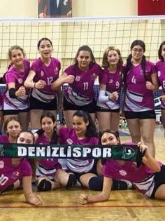 DENİZLİLİ VOLEYBOLCULAR ÇEYREK FİNAL BİLETİYLE DÖNDÜ