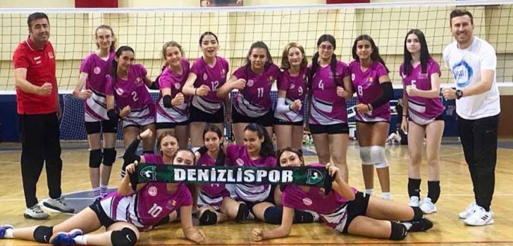 DENİZLİLİ VOLEYBOLCULAR ÇEYREK FİNAL BİLETİYLE DÖNDÜ