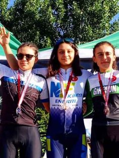 BUSE’DEN ÇİFTE ŞAMPİYONLUK