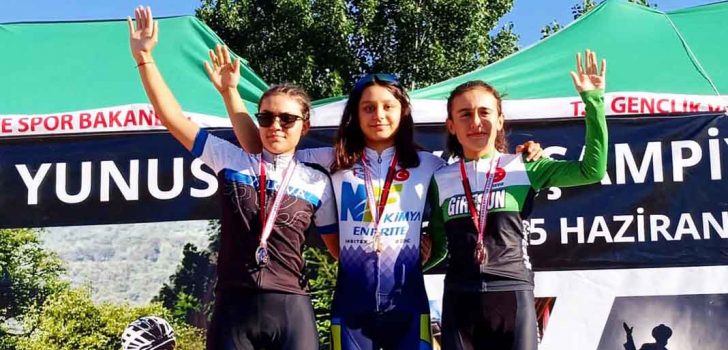 BUSE’DEN ÇİFTE ŞAMPİYONLUK