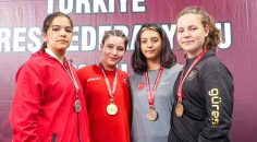 KADIN GÜREŞÇİLERİN BAŞARISI