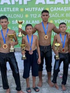 PAMUKKALELİ PEHLİVANLAR MANİSA’DAN 8 MADALYA ÇIKARDI
