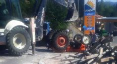 TRAKTÖR DEVRİLDİ SÜRÜCÜ HAYATINI KAYBETTİ