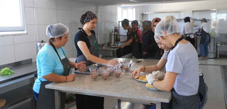 PAMUKKALE’DE “PAMUK ELLER” ÜRETMEYE BAŞLADI