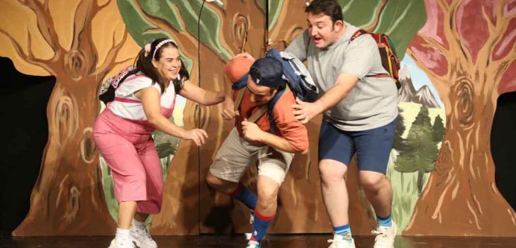 MİNİKLER, KENT TİYATROSU’NUN OYUNUNU KEYİF ALARAK İZLEDİ