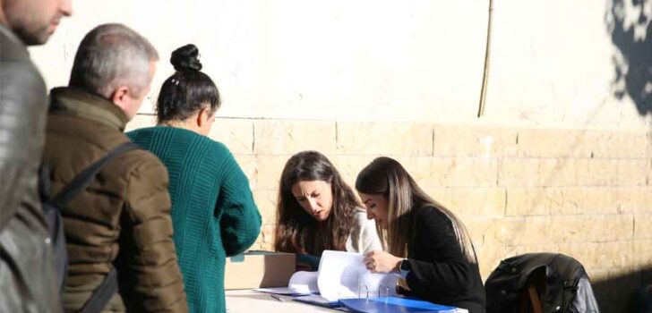 ÖĞRENCİLERE BANKA KARTLARI TESLİM EDİLDİ