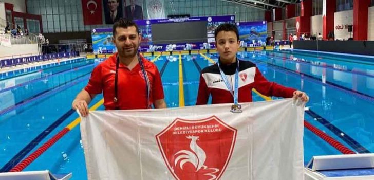 DENİZLİLİ YÜZÜCÜ TÜRKİYE ŞAMPİYONU