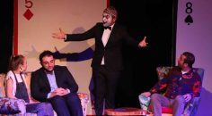 ‘3 BEŞ VE 8 DİĞER ŞEYLER’ OYUNUNA BÜYÜK İLGİ