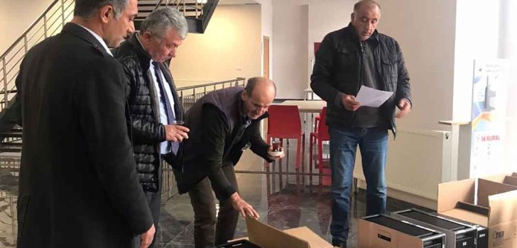 TEİ, SERİNHİSAR MYO’YA BİLGİSAYAR HEDİYE ETTİ