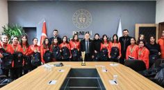 DENİZLİLİ HOKEYCİLER BRONZLA DÖNDÜ