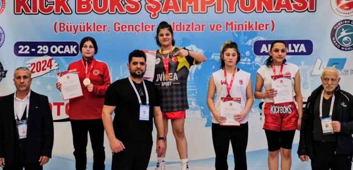 KICK BOKS’TA BETÜL TÜRKİYE ŞAMPİYONU