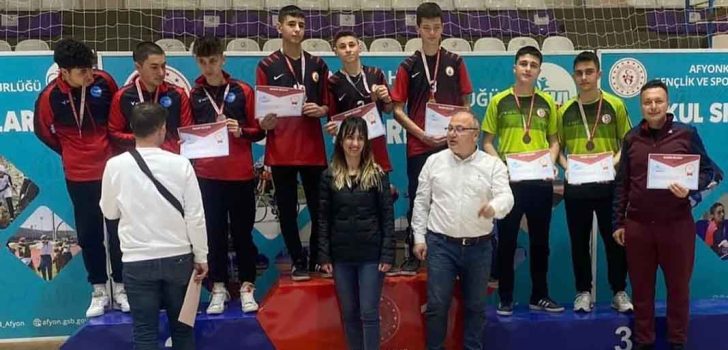 FLOORCURLİNG’DE BRONZ MADALYA DENİZLİLİ SPORCULARIN