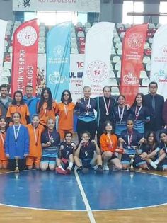 FUTSALDA KIZLAR YARIŞTI