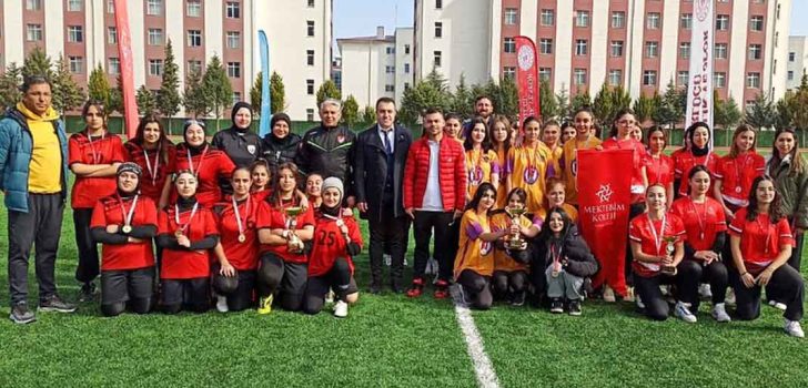 HOKEY GENÇ KIZLAR’DA ŞAMPİYON BELLİ