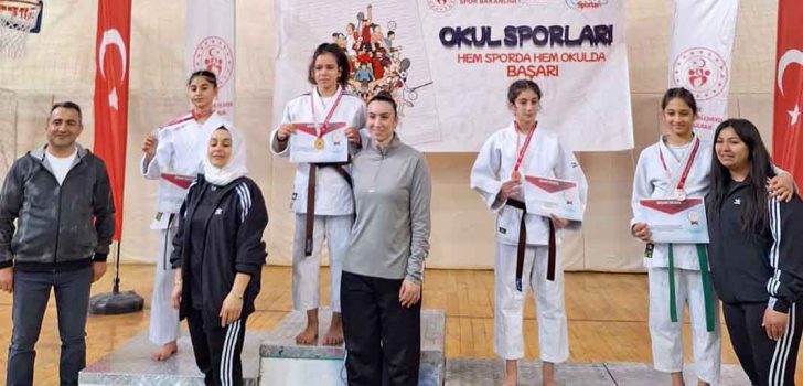 DENİZLİLİ JUDOCULAR MADALYALARLA DÖNDÜ