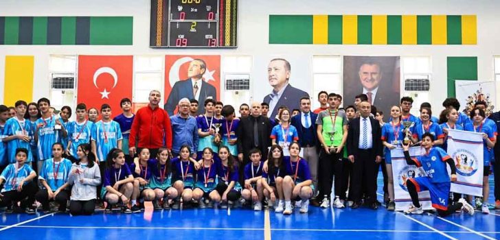 KORFBOLDA YILDIZLAR YARIŞTI