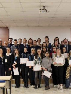 KURSİYERLERE SERTİFİKALARI DAĞITILDI