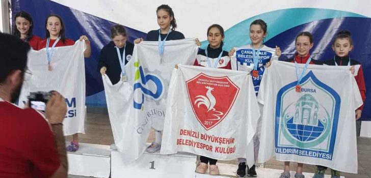 BÜYÜKŞEHİR YÜZME TAKIMI DERECELERLE DÖNDÜ