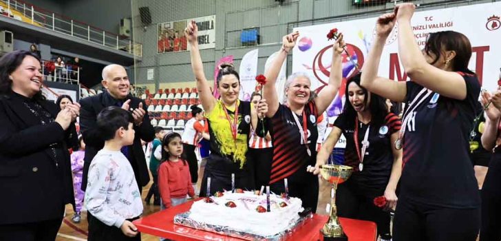 EVİNİN SULTANLARI’NIN ŞAMPİYONU SİRİUS