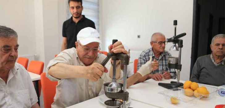 PAMUKKALE ALZHEİMER MERKEZİ GÖNÜLLERE DOKUNUYOR