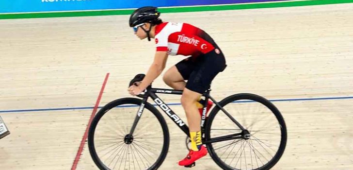 BUSE ERTEKİN, PİST BİSİKLETİ MİLLÎ TAKIMINDA