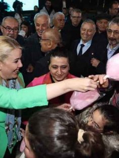 BİNLERCE VATANDAŞ SÜMER MAHALLESİ’NDEKİ İFTARDA ORUCUNU AÇTI