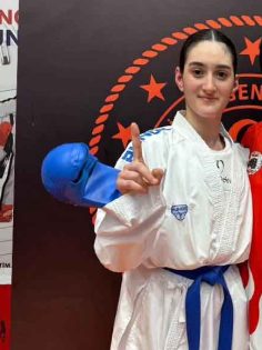 KARATEDE ECRİN TÜRKİYE ŞAMPİYONU