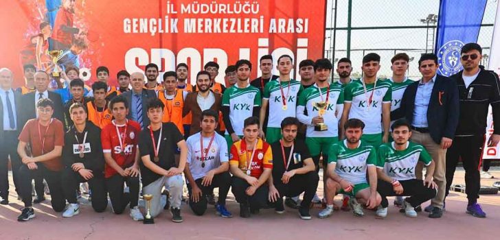 GENÇLİK MERKEZİNDE ŞAMPİYON BELLİ